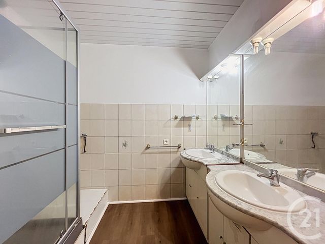 Appartement F3 à louer - 3 pièces - 79.65 m2 - VARENNES SUR ALLIER - 03 - AUVERGNE - Century 21 Lefèbvre Immobilier