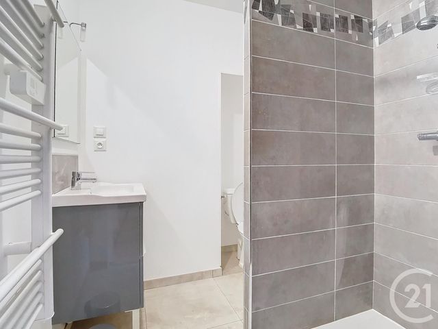 Appartement T2 à louer - 2 pièces - 26.0 m2 - VARENNES SUR ALLIER - 03 - AUVERGNE - Century 21 Lefèbvre Immobilier