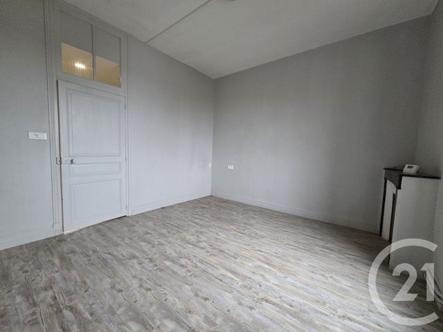 Appartement T4 à louer - 4 pièces - 80.0 m2 - VARENNES SUR ALLIER - 03 - AUVERGNE - Century 21 Lefèbvre Immobilier