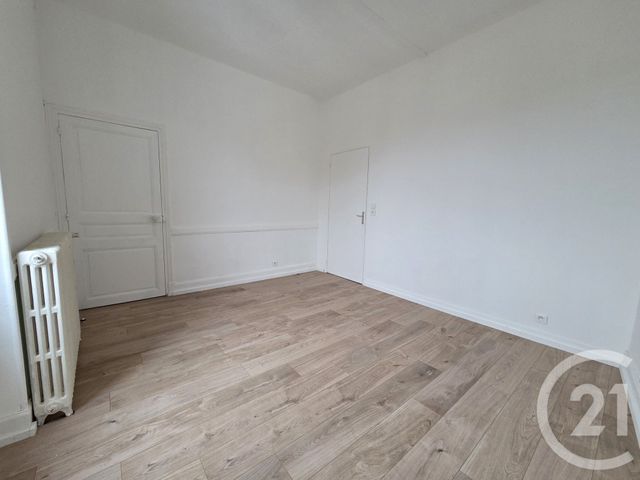 Appartement T4 à louer - 4 pièces - 80.0 m2 - VARENNES SUR ALLIER - 03 - AUVERGNE - Century 21 Lefèbvre Immobilier