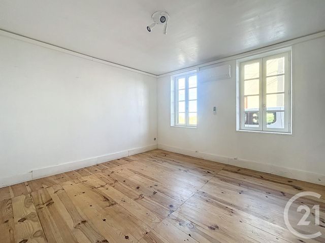 maison à louer - 5 pièces - 140.0 m2 - LE THEIL - 03 - AUVERGNE - Century 21 Lefèbvre Immobilier