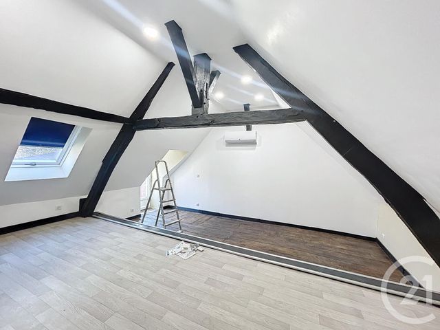 maison à louer - 5 pièces - 140.0 m2 - LE THEIL - 03 - AUVERGNE - Century 21 Lefèbvre Immobilier