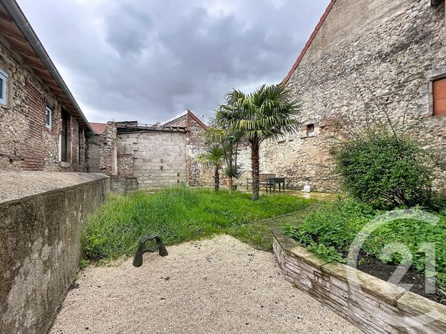 maison à louer - 3 pièces - 105.41 m2 - ST POURCAIN SUR SIOULE - 03 - AUVERGNE - Century 21 Lefèbvre Immobilier