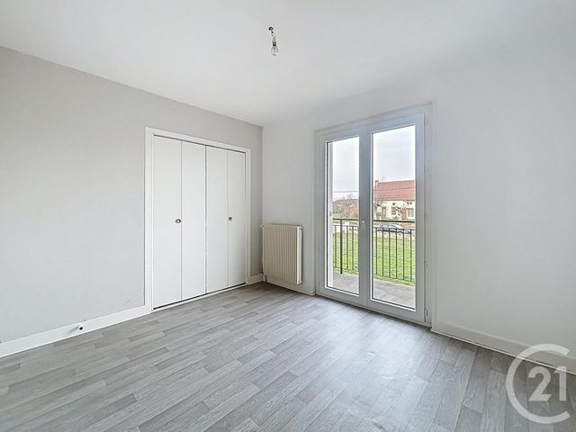 Appartement F4 à louer - 4 pièces - 90.0 m2 - ST POURCAIN SUR SIOULE - 03 - AUVERGNE - Century 21 Lefèbvre Immobilier