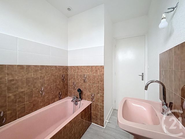 Appartement F4 à louer - 4 pièces - 90.0 m2 - ST POURCAIN SUR SIOULE - 03 - AUVERGNE - Century 21 Lefèbvre Immobilier