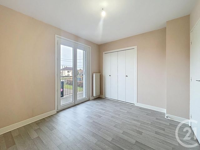 Appartement F4 à louer - 4 pièces - 90.0 m2 - ST POURCAIN SUR SIOULE - 03 - AUVERGNE - Century 21 Lefèbvre Immobilier