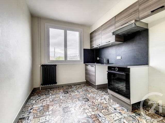 Appartement F3 à louer - 3 pièces - 80.8 m2 - VARENNES SUR ALLIER - 03 - AUVERGNE - Century 21 Lefèbvre Immobilier