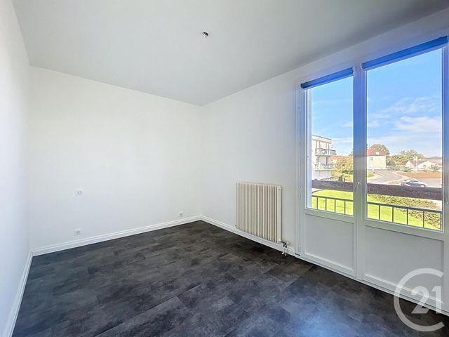Appartement F3 à louer - 3 pièces - 78.0 m2 - ST POURCAIN SUR SIOULE - 03 - AUVERGNE - Century 21 Lefèbvre Immobilier