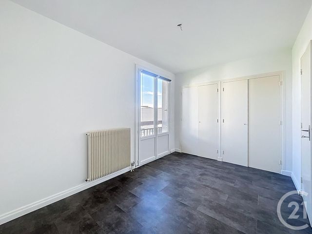 Appartement F3 à louer - 3 pièces - 78.0 m2 - ST POURCAIN SUR SIOULE - 03 - AUVERGNE - Century 21 Lefèbvre Immobilier