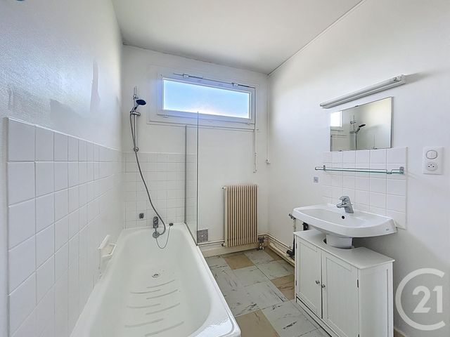 Appartement F3 à louer - 3 pièces - 78.0 m2 - ST POURCAIN SUR SIOULE - 03 - AUVERGNE - Century 21 Lefèbvre Immobilier