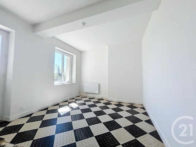 Appartement à louer - 2 pièces - 47.59 m2 - ST POURCAIN SUR SIOULE - 03 - AUVERGNE - Century 21 Lefèbvre Immobilier