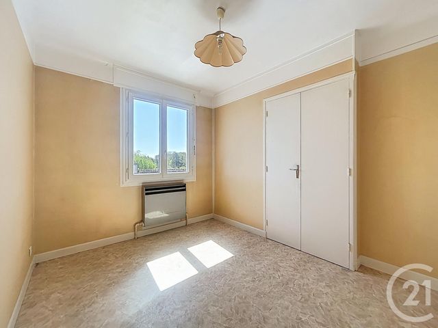 Appartement F3 à vendre - 3 pièces - 60.5 m2 - ST POURCAIN SUR SIOULE - 03 - AUVERGNE - Century 21 Lefèbvre Immobilier