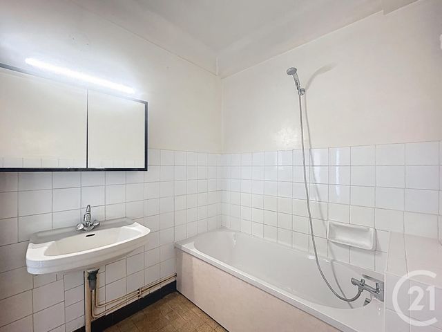 Appartement F3 à vendre - 3 pièces - 60.5 m2 - ST POURCAIN SUR SIOULE - 03 - AUVERGNE - Century 21 Lefèbvre Immobilier