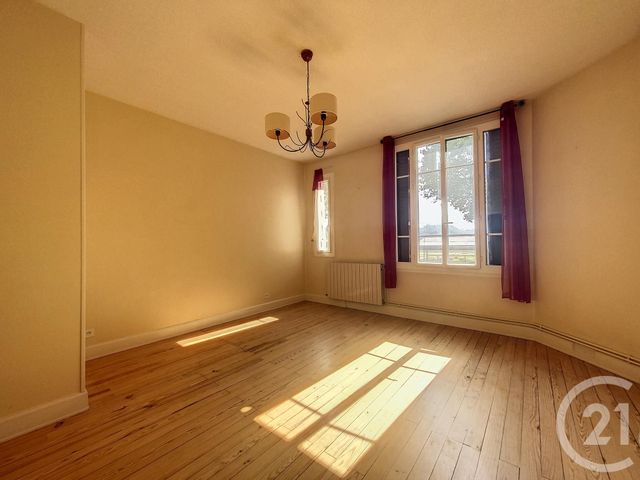 Appartement F3 à louer - 3 pièces - 60.0 m2 - ST POURCAIN SUR SIOULE - 03 - AUVERGNE - Century 21 Lefèbvre Immobilier