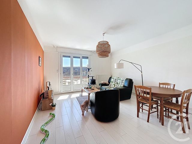 Appartement F3 à louer - 3 pièces - 62.85 m2 - ST POURCAIN SUR SIOULE - 03 - AUVERGNE - Century 21 Lefèbvre Immobilier