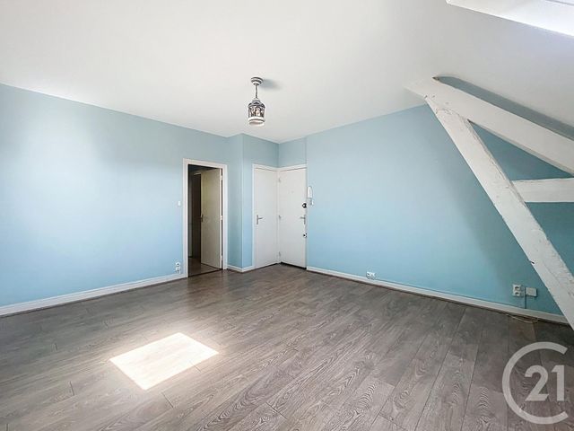 Appartement F1 à louer - 1 pièce - 36.67 m2 - ST POURCAIN SUR SIOULE - 03 - AUVERGNE - Century 21 Lefèbvre Immobilier