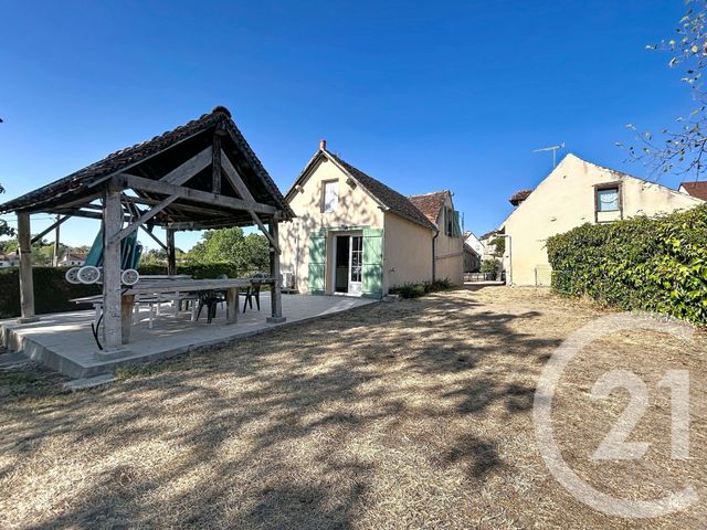 maison à vendre - 4 pièces - 226.7 m2 - LE THEIL - 03 - AUVERGNE - Century 21 Lefèbvre Immobilier