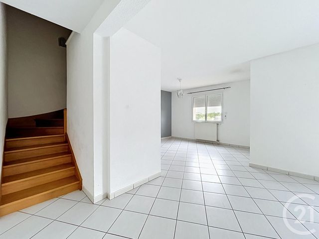 Appartement F4 à louer - 5 pièces - 116.0 m2 - ST POURCAIN SUR SIOULE - 03 - AUVERGNE - Century 21 Lefèbvre Immobilier