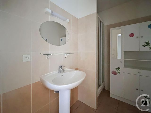 Appartement F4 à louer - 5 pièces - 116.0 m2 - ST POURCAIN SUR SIOULE - 03 - AUVERGNE - Century 21 Lefèbvre Immobilier