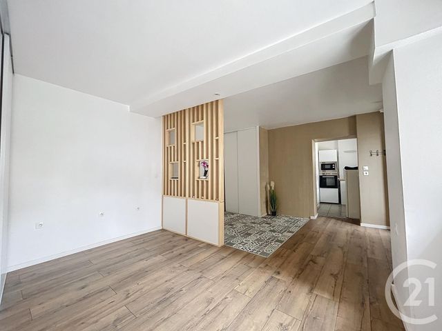 Appartement T1 à louer - 1 pièce - 32.9 m2 - VARENNES SUR ALLIER - 03 - AUVERGNE - Century 21 Lefèbvre Immobilier