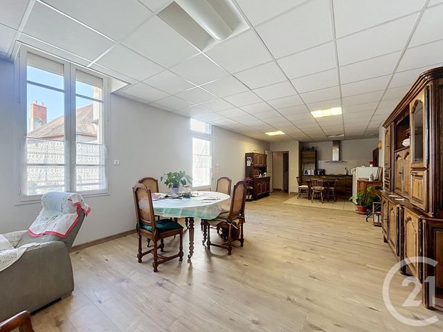 Appartement F4 à louer - 4 pièces - 110.16 m2 - ST POURCAIN SUR SIOULE - 03 - AUVERGNE - Century 21 Lefèbvre Immobilier
