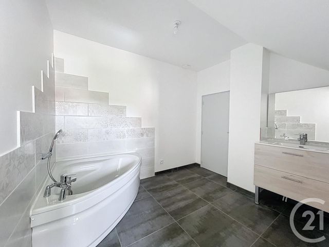 maison à louer - 5 pièces - 135.0 m2 - LA FERTE HAUTERIVE - 03 - AUVERGNE - Century 21 Lefèbvre Immobilier