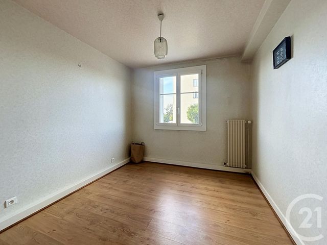 Appartement F4 à louer - 4 pièces - 66.48 m2 - ST POURCAIN SUR SIOULE - 03 - AUVERGNE - Century 21 Lefèbvre Immobilier