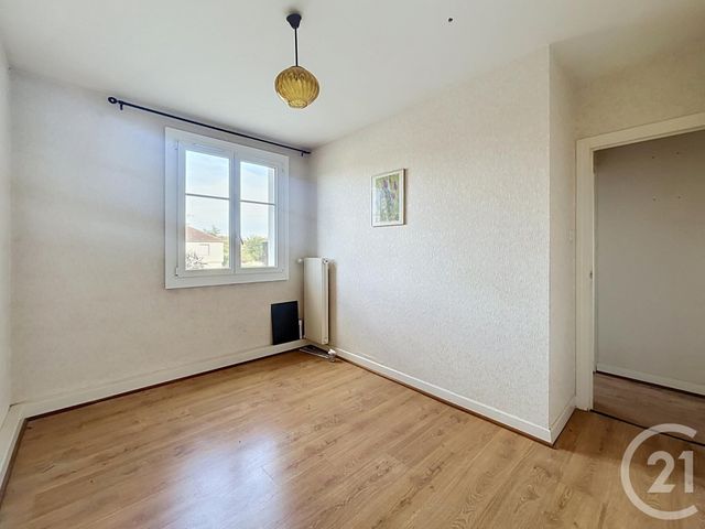 Appartement F4 à louer - 4 pièces - 66.48 m2 - ST POURCAIN SUR SIOULE - 03 - AUVERGNE - Century 21 Lefèbvre Immobilier